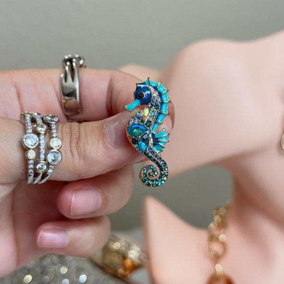 ⚜️❤️‍🔥 Ocean Seahorse Brooch  🌊 - Picture 8 of 9